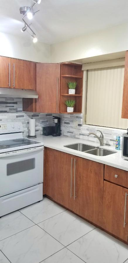 Glam 2 Bedroom Apartment Close To Nsu In Cooper City Экстерьер фото